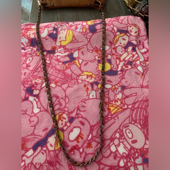 Fashionable faux leather silver studs and chain strap crossbody/shoulder purse - Picture 3 of 8